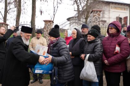 Daruri de sfintele sărbători pentru familiile sinistrate din judeţul Galaţi – fotografia 42