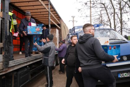 Daruri de sfintele sărbători pentru familiile sinistrate din judeţul Galaţi – fotografia 43