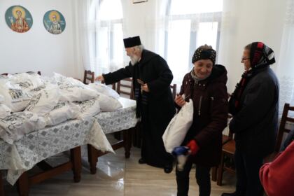 Daruri de sfintele sărbători pentru familiile sinistrate din judeţul Galaţi – fotografia 50