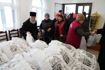Daruri de sfintele sărbători pentru familiile sinistrate din judeţul Galaţi – fotografia 52