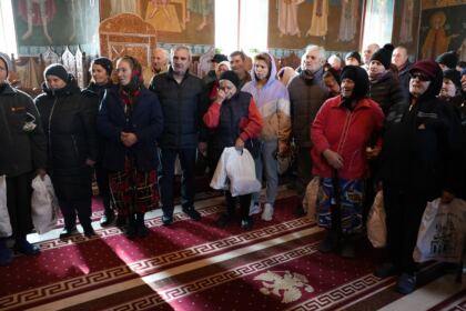 Daruri de sfintele sărbători pentru familiile sinistrate din judeţul Galaţi – fotografia 56