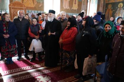 Daruri de sfintele sărbători pentru familiile sinistrate din judeţul Galaţi – fotografia 58