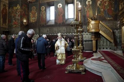 Rugăciune şi filantropie pentru semenii bolnavi – fotografia 12