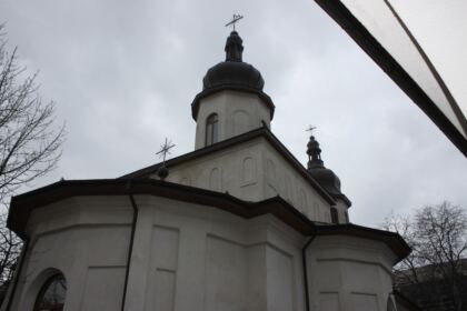 Activităţi instructiv-educative şi medicale în Parohia gălăţeană „Sf. Trei Ierarhi“ – fotografia 1