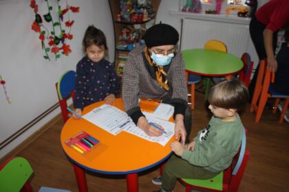 Activităţi instructiv-educative şi medicale în Parohia gălăţeană „Sf. Trei Ierarhi“ – fotografia 5