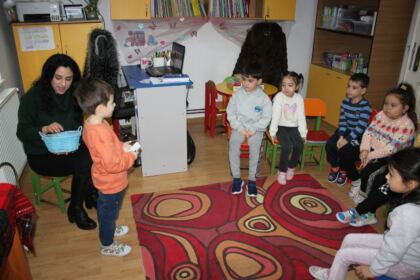 Activităţi instructiv-educative şi medicale în Parohia gălăţeană „Sf. Trei Ierarhi“ – fotografia 8
