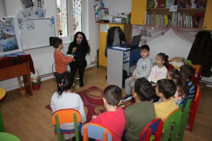 Activităţi instructiv-educative şi medicale în Parohia gălăţeană „Sf. Trei Ierarhi“ – fotografia 10