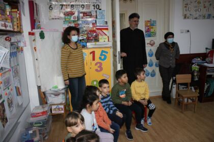 Activităţi instructiv-educative şi medicale în Parohia gălăţeană „Sf. Trei Ierarhi“ – fotografia 14