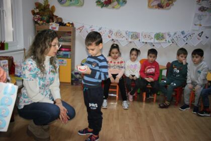 Activităţi instructiv-educative şi medicale în Parohia gălăţeană „Sf. Trei Ierarhi“ – fotografia 25