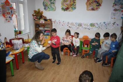 Activităţi instructiv-educative şi medicale în Parohia gălăţeană „Sf. Trei Ierarhi“ – fotografia 28