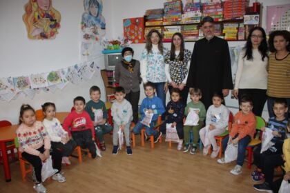 Activităţi instructiv-educative şi medicale în Parohia gălăţeană „Sf. Trei Ierarhi“ – fotografia 33