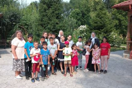 Activităţi de vară pentru copii în Arhiepiscopia Dunării de Jos – fotografia 3