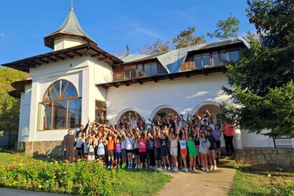 Mănăstirea Cârlomănești, gazdă primitoare pentru copii și tineri – fotografia 2