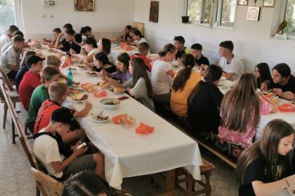 Mănăstirea Cârlomănești, gazdă primitoare pentru copii și tineri – fotografia 8