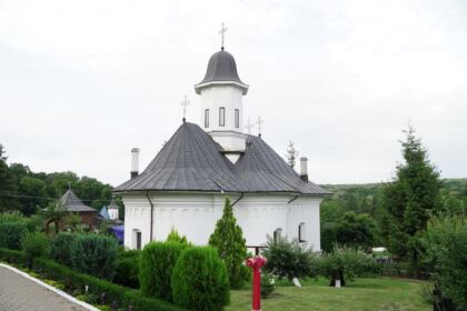 Pelerinajul tinerilor la hramul Mănăstirii Buciumeni – fotografia 4