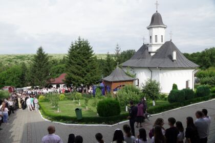 Pelerinajul tinerilor la hramul Mănăstirii Buciumeni – fotografia 10
