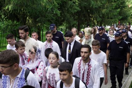 Pelerinajul tinerilor la hramul Mănăstirii Buciumeni – fotografia 17
