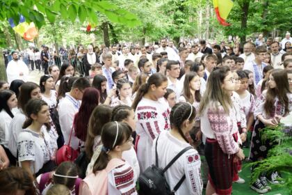 Pelerinajul tinerilor la hramul Mănăstirii Buciumeni – fotografia 25