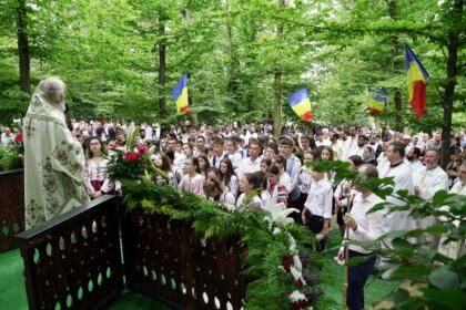 Pelerinajul tinerilor la hramul Mănăstirii Buciumeni – fotografia 32