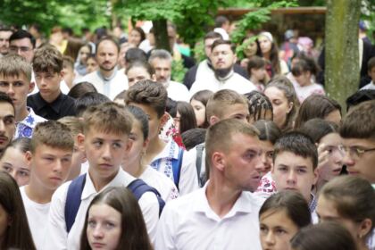 Pelerinajul tinerilor la hramul Mănăstirii Buciumeni – fotografia 33