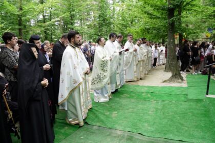 Pelerinajul tinerilor la hramul Mănăstirii Buciumeni – fotografia 37
