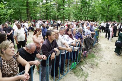 Pelerinajul tinerilor la hramul Mănăstirii Buciumeni – fotografia 38