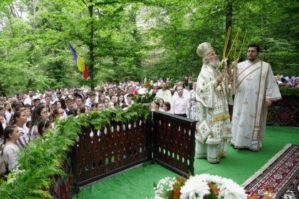 Pelerinajul tinerilor la hramul Mănăstirii Buciumeni – fotografia 39