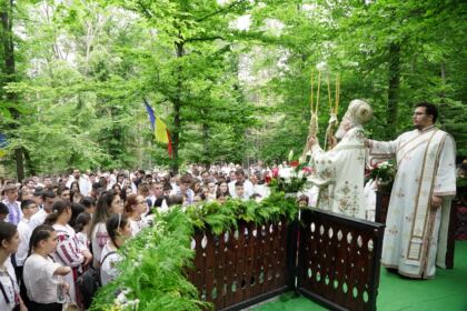Pelerinajul tinerilor la hramul Mănăstirii Buciumeni – fotografia 40