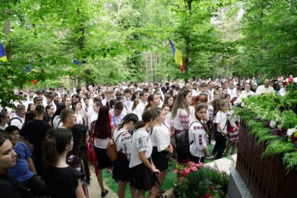 Pelerinajul tinerilor la hramul Mănăstirii Buciumeni – fotografia 41