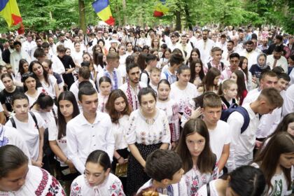 Pelerinajul tinerilor la hramul Mănăstirii Buciumeni – fotografia 44