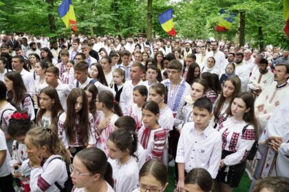 Pelerinajul tinerilor la hramul Mănăstirii Buciumeni – fotografia 45
