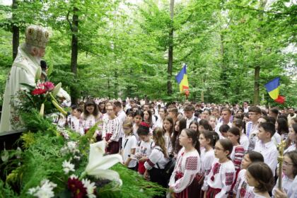 Pelerinajul tinerilor la hramul Mănăstirii Buciumeni – fotografia 48