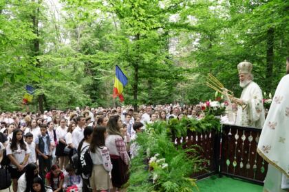 Pelerinajul tinerilor la hramul Mănăstirii Buciumeni – fotografia 74