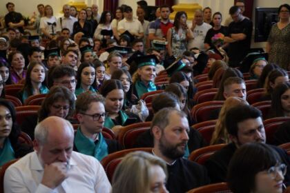 Cursul festiv al absolvenţilor Facultăţii de Istorie, Filosofie şi Teologie din Galaţi – fotografia 24