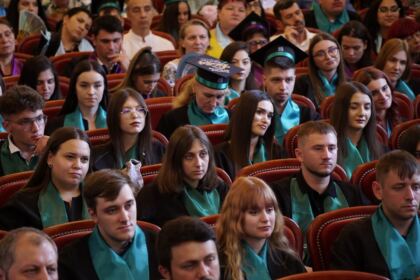 Cursul festiv al absolvenţilor Facultăţii de Istorie, Filosofie şi Teologie din Galaţi – fotografia 32