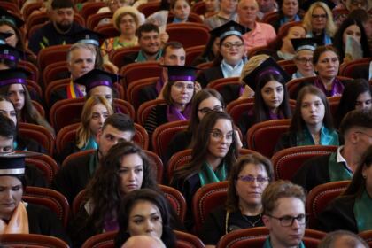 Cursul festiv al absolvenţilor Facultăţii de Istorie, Filosofie şi Teologie din Galaţi – fotografia 33