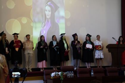 Cursul festiv al absolvenţilor Facultăţii de Istorie, Filosofie şi Teologie din Galaţi – fotografia 49