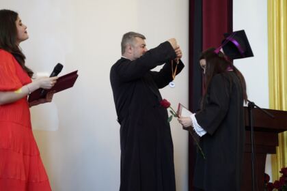 Cursul festiv al absolvenţilor Facultăţii de Istorie, Filosofie şi Teologie din Galaţi – fotografia 57
