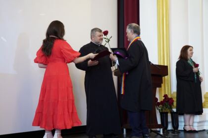 Cursul festiv al absolvenţilor Facultăţii de Istorie, Filosofie şi Teologie din Galaţi – fotografia 58