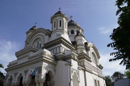 Rugăciune şi filantropie la Catedrala Arhiepiscopală din Galaţi – fotografia 1