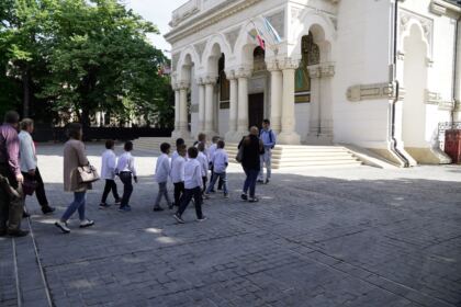 Rugăciune şi filantropie la Catedrala Arhiepiscopală din Galaţi – fotografia 3