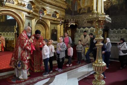 Rugăciune şi filantropie la Catedrala Arhiepiscopală din Galaţi – fotografia 13