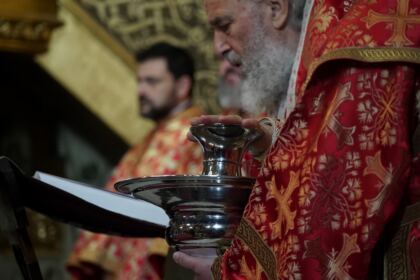 Rugăciune şi filantropie la Catedrala Arhiepiscopală din Galaţi – fotografia 25