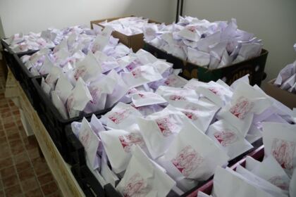 Daruri cu produse tradiţionale de Paști, oferite cadrelor medicale aflate la datorie în noaptea de Înviere şi persoanelor refugiate – fotografia 5