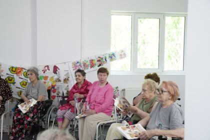Rugăciune, comuniune şi daruri pentru cadrele medicale şi semenii bolnavi – fotografia 9