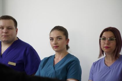 Rugăciune, comuniune şi daruri pentru cadrele medicale şi semenii bolnavi – fotografia 13