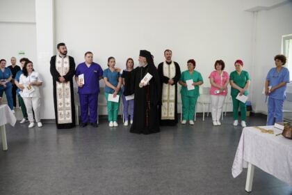 Rugăciune, comuniune şi daruri pentru cadrele medicale şi semenii bolnavi – fotografia 14
