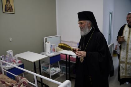 Rugăciune, comuniune şi daruri pentru cadrele medicale şi semenii bolnavi – fotografia 16