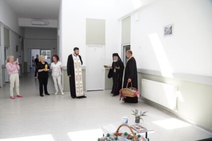 Rugăciune, comuniune şi daruri pentru cadrele medicale şi semenii bolnavi – fotografia 18