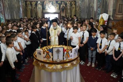 Momente de recunoştinţă pentru Episcopul Melchisedec Ştefănescu, la Seminarul Teologic din Galaţi – fotografia 8